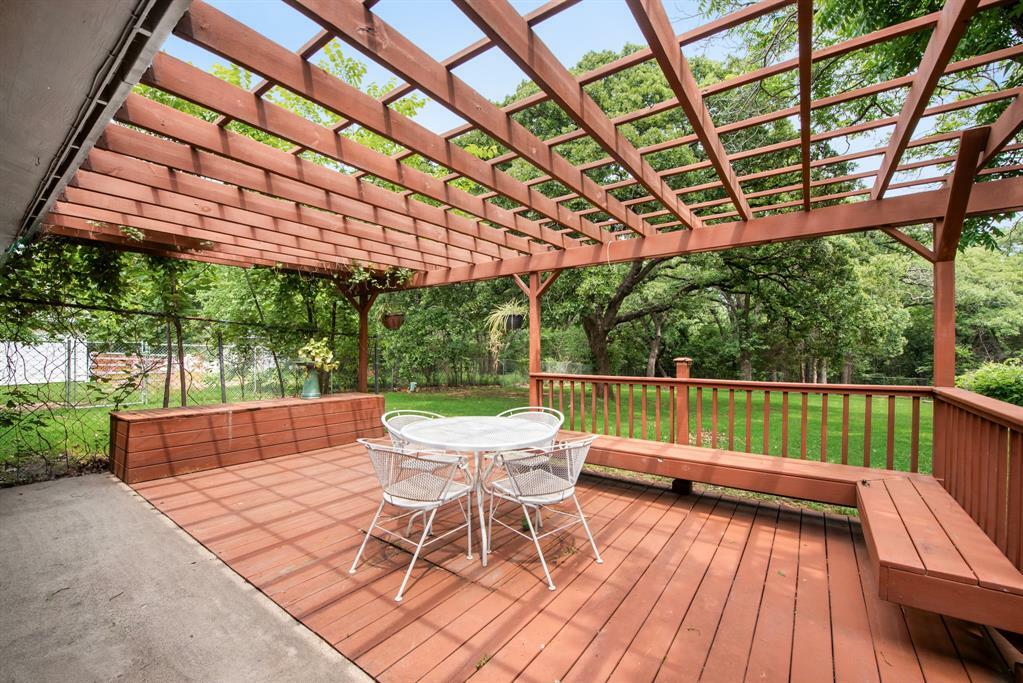 Property Photo:  926 Meadowbrook Drive  TX 76051 