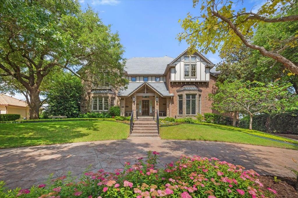 Property Photo: 6908 Ridgewood Drive TX 76132
