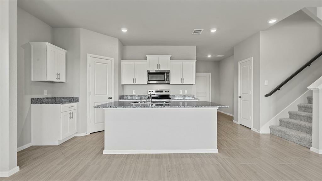 Property Photo: 8308 Hollymead Lane TX 76131