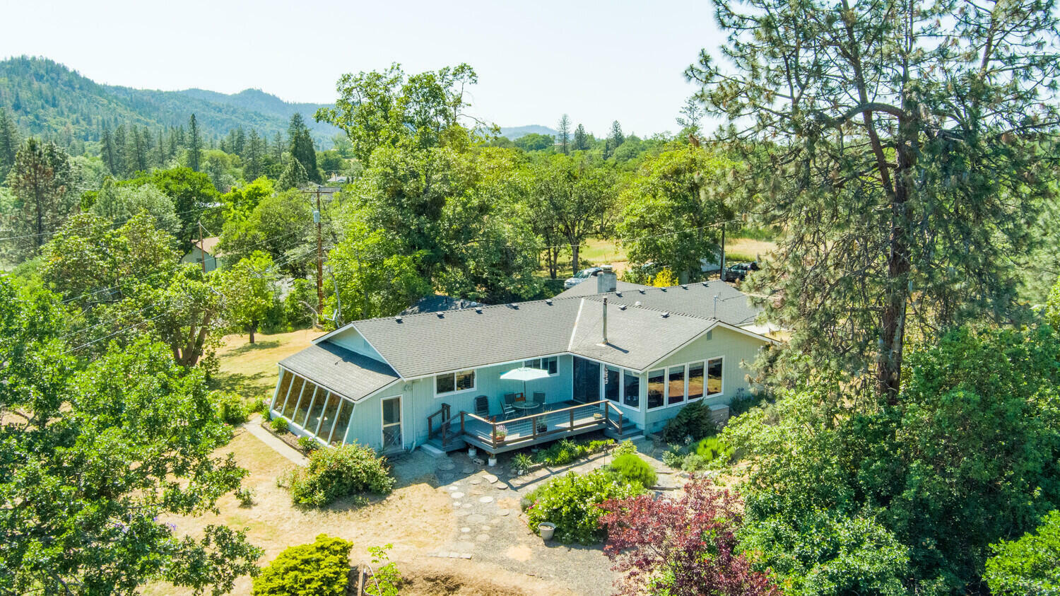 Property Photo: 5072 Old Stage Road OR 97502