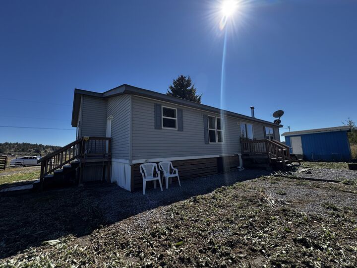 Property Photo: 27022 Lane Street OR 97639