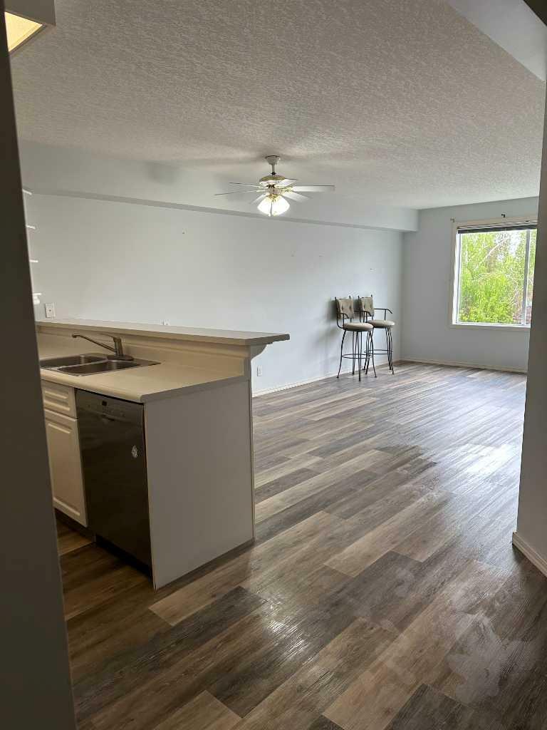 620 Columbia Boulevard W 214  Lethbridge AB T1K 7A8 photo