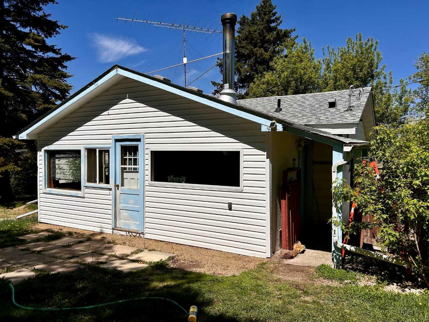 Property Photo: 4827 51 Street AB T0B 2G0