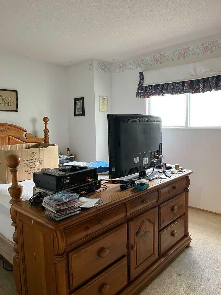 Property Photo: 170 Metcalf Avenue AB T4R 1Z6