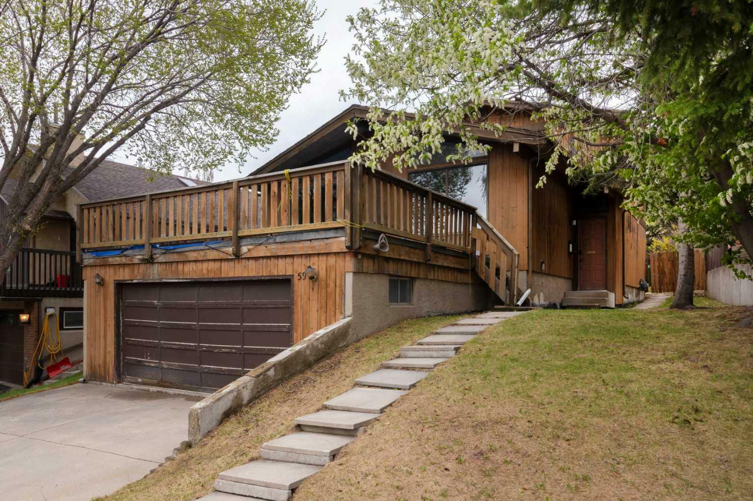 Property Photo: 59 Beaconsfield Place NW AB T3K 1W8