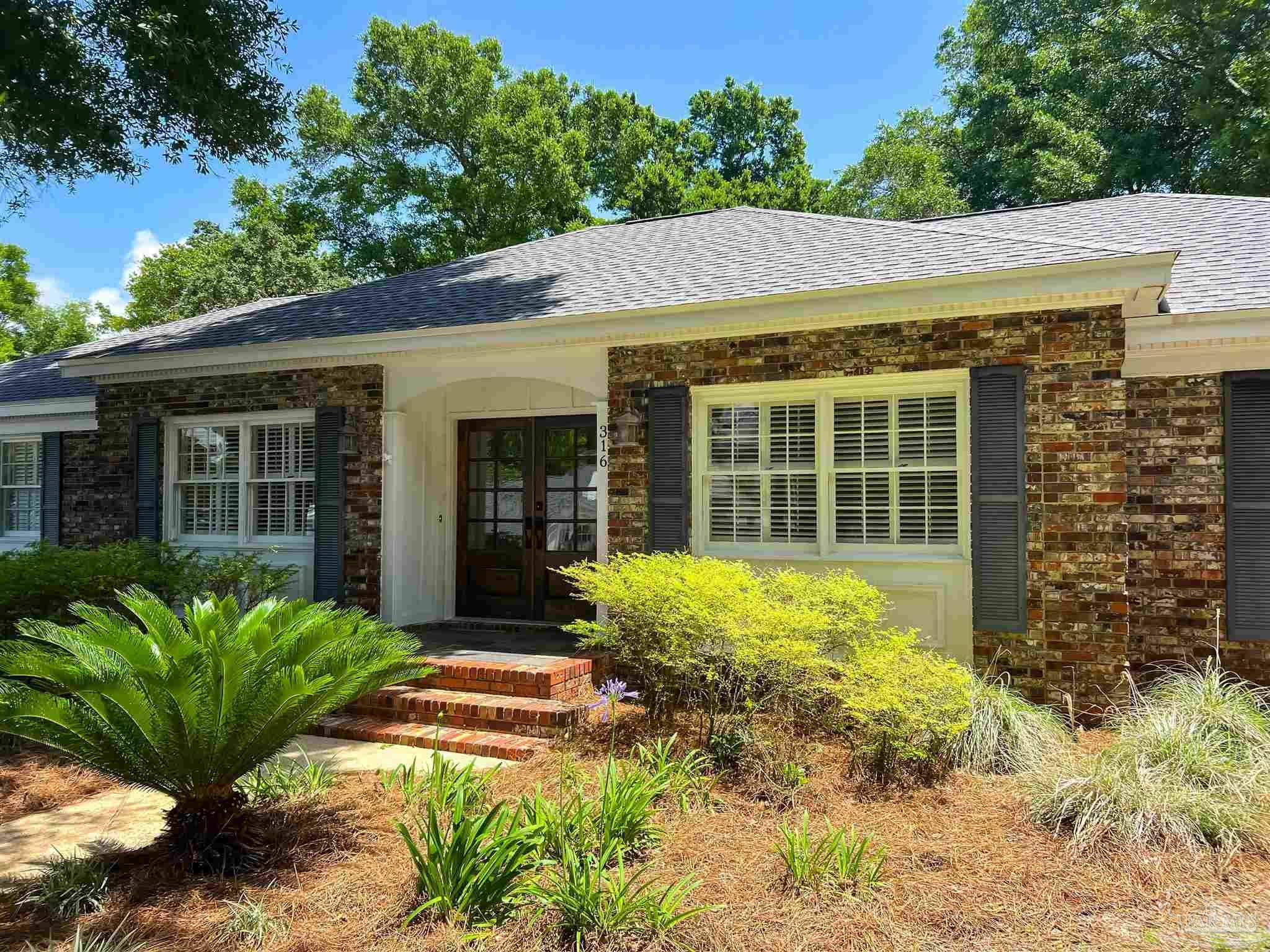Property Photo: 316 Dolphin St FL 32561