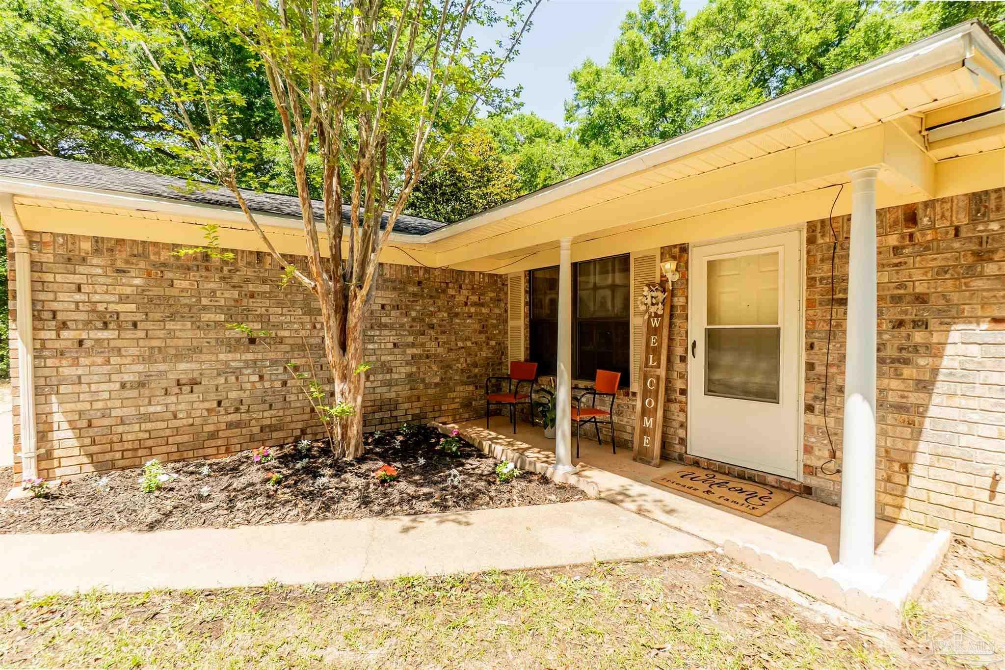Property Photo: 4800 Van Horn Rd FL 32583