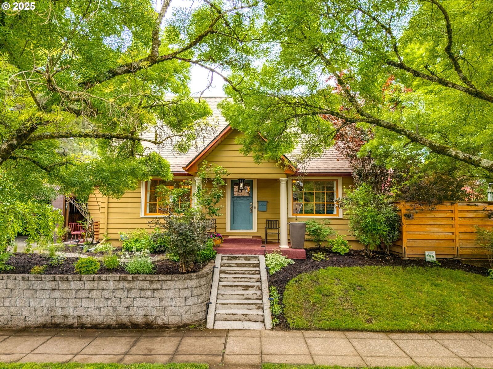 Property Photo:  4806 NE Siskiyou St  OR 97213 