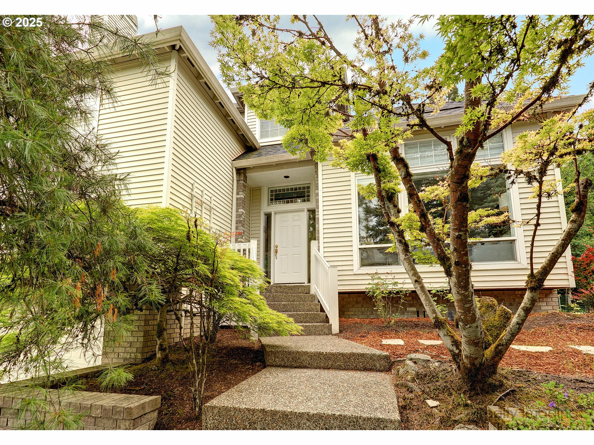 Property Photo: 6770 SW Amber Ln OR 97225