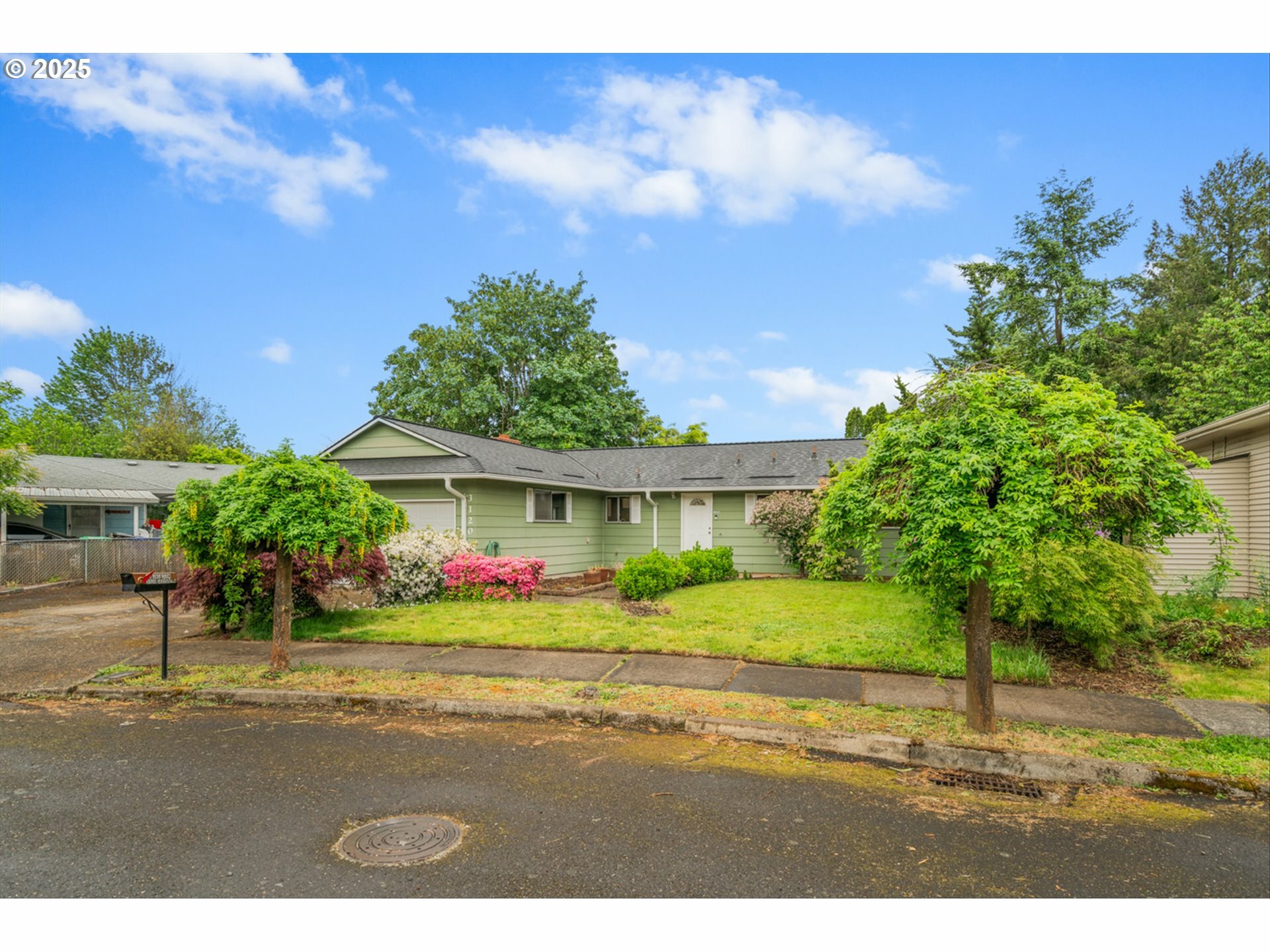 Property Photo: 3120 SE 158th Ave OR 97236