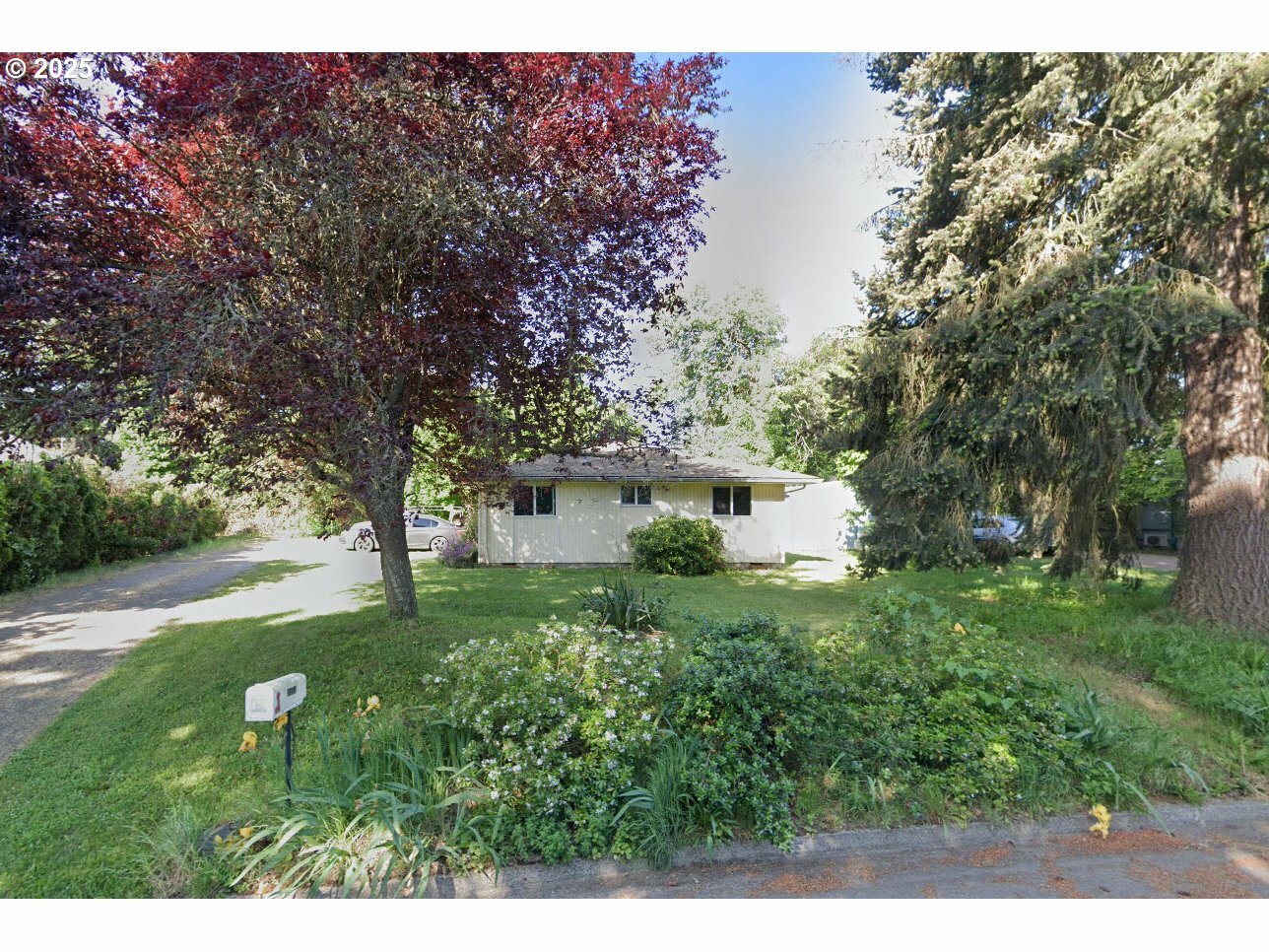 Property Photo:  3454 Baywood St  OR 97404 