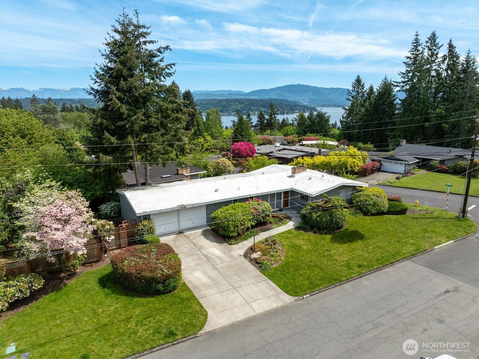 Property Photo:  406  166th Avenue NE  WA 98008 