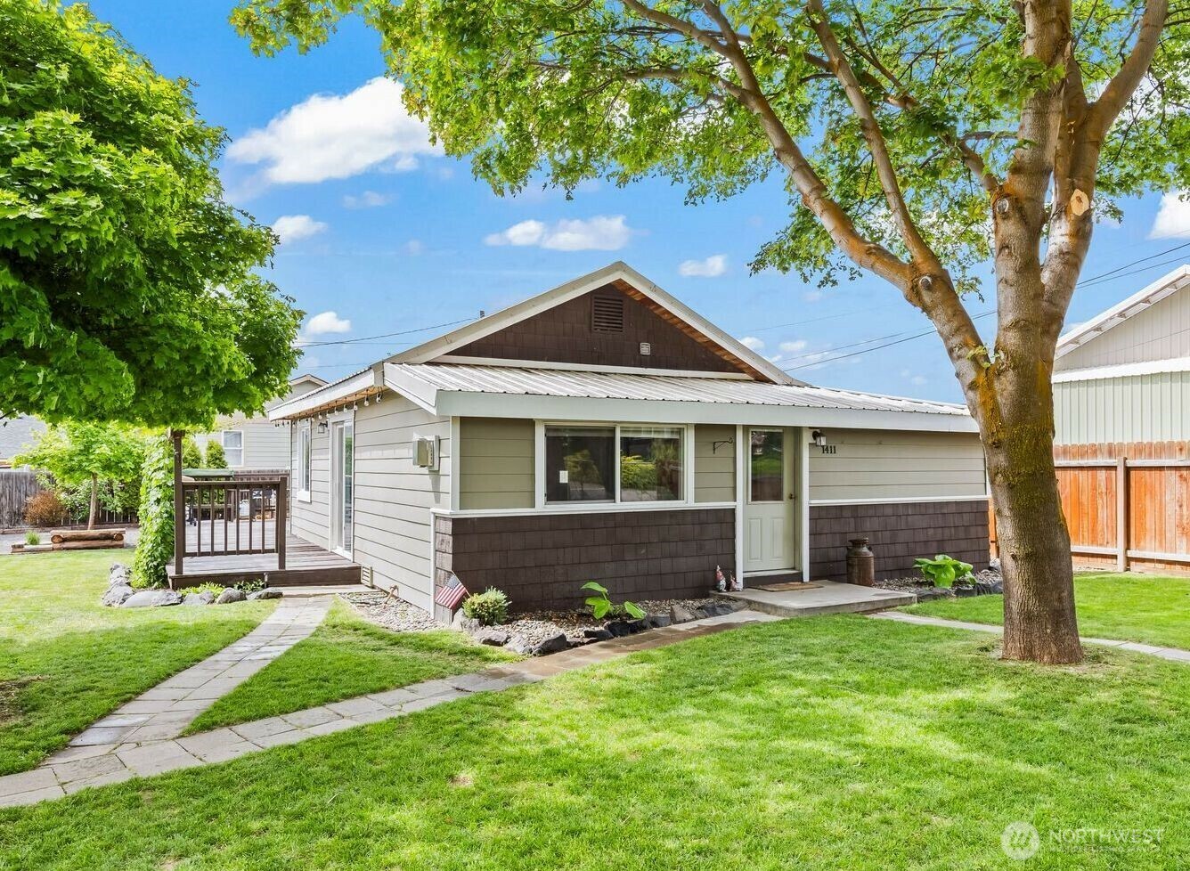 Property Photo: 1411 Columbia Street WA 98926