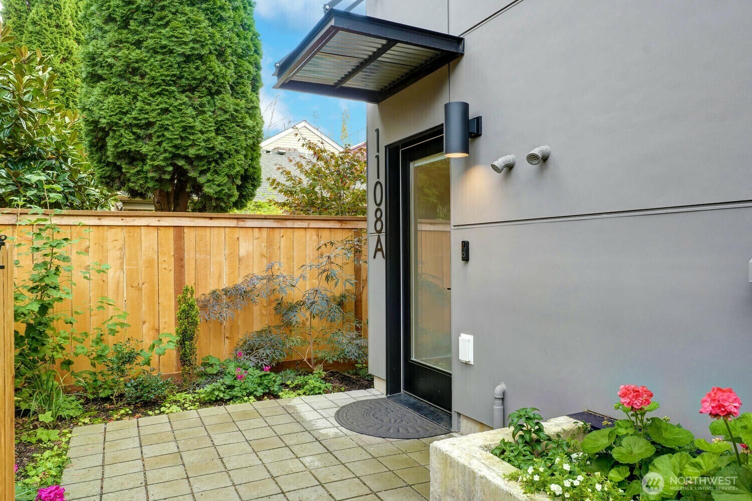 Property Photo: 1108 33rd Avenue A WA 98122