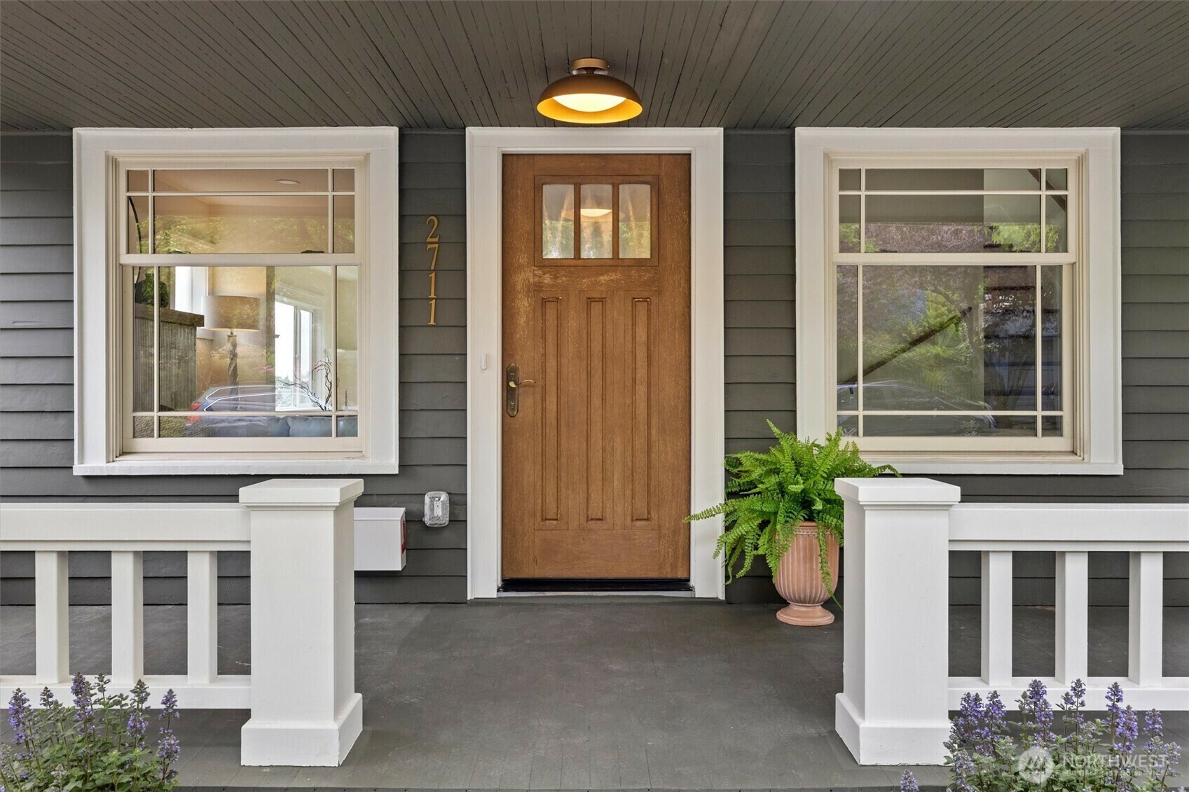 Property Photo: 2711 10th Avenue W WA 98119