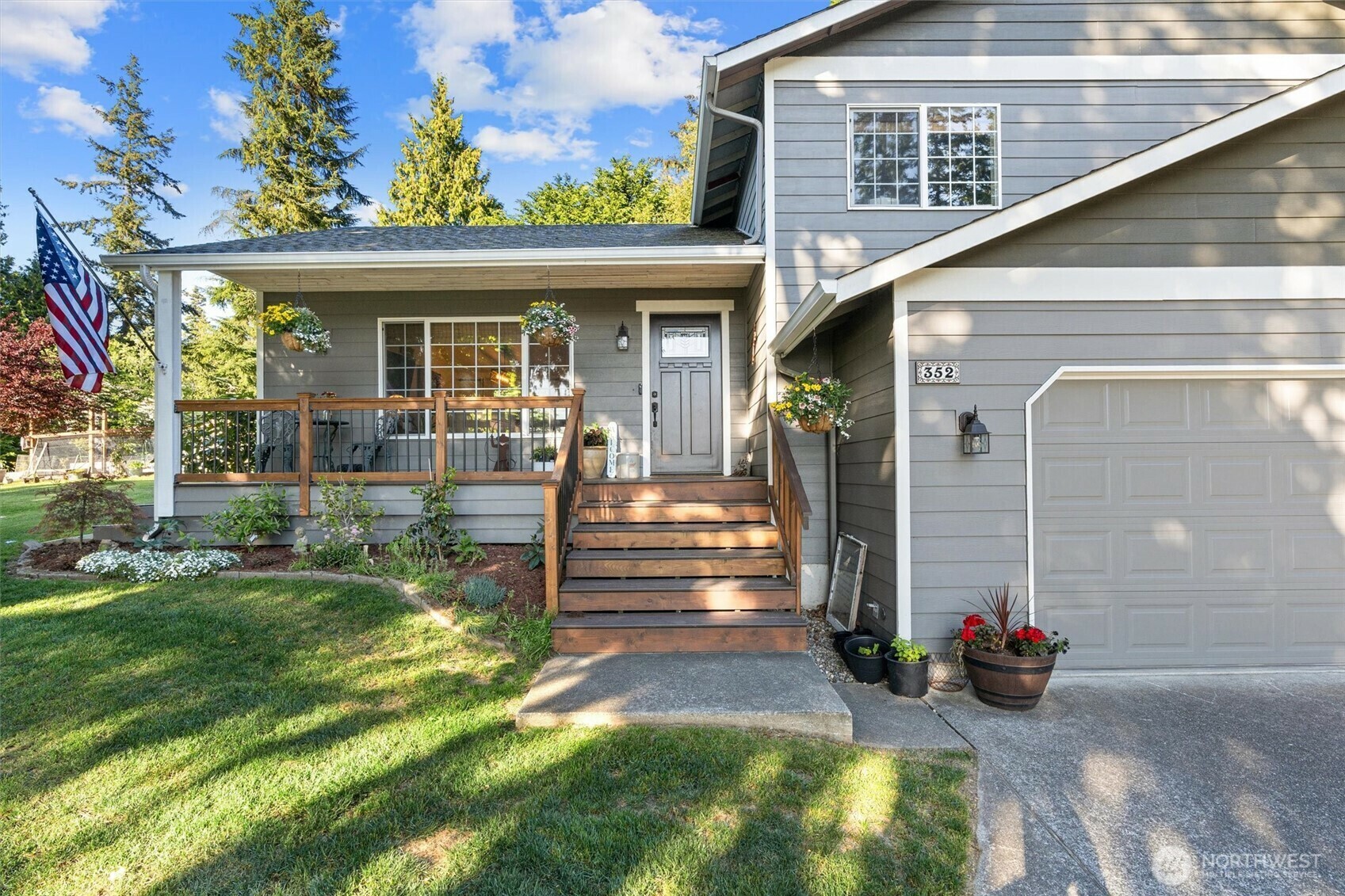 Property Photo: 352 Grandview Avenue WA 98282