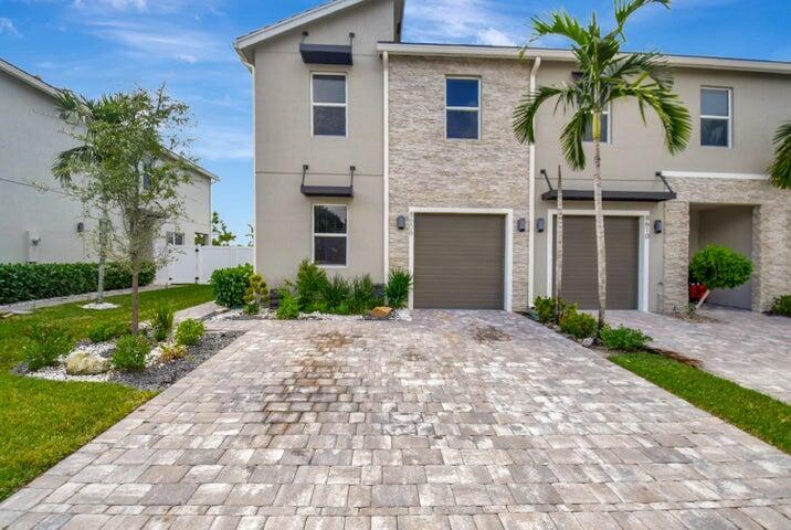 Property Photo: 8606 Via Mar Rosso FL 33467