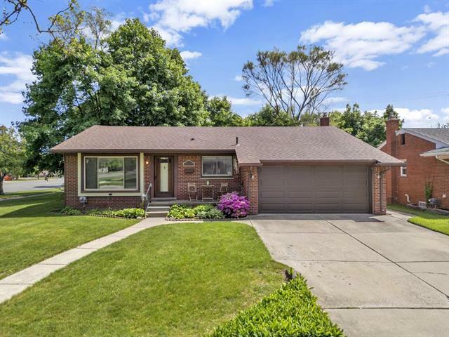 Property Photo: 27407 Buckingham Street MI 48154
