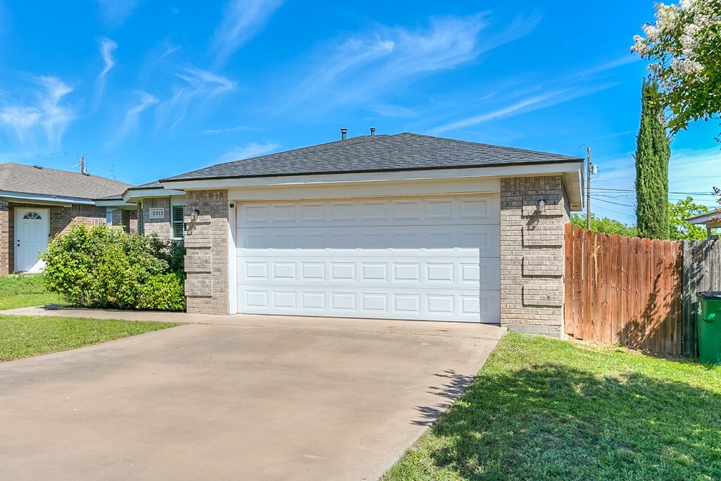 Property Photo: 2312 Forest Park Ave TX 76901