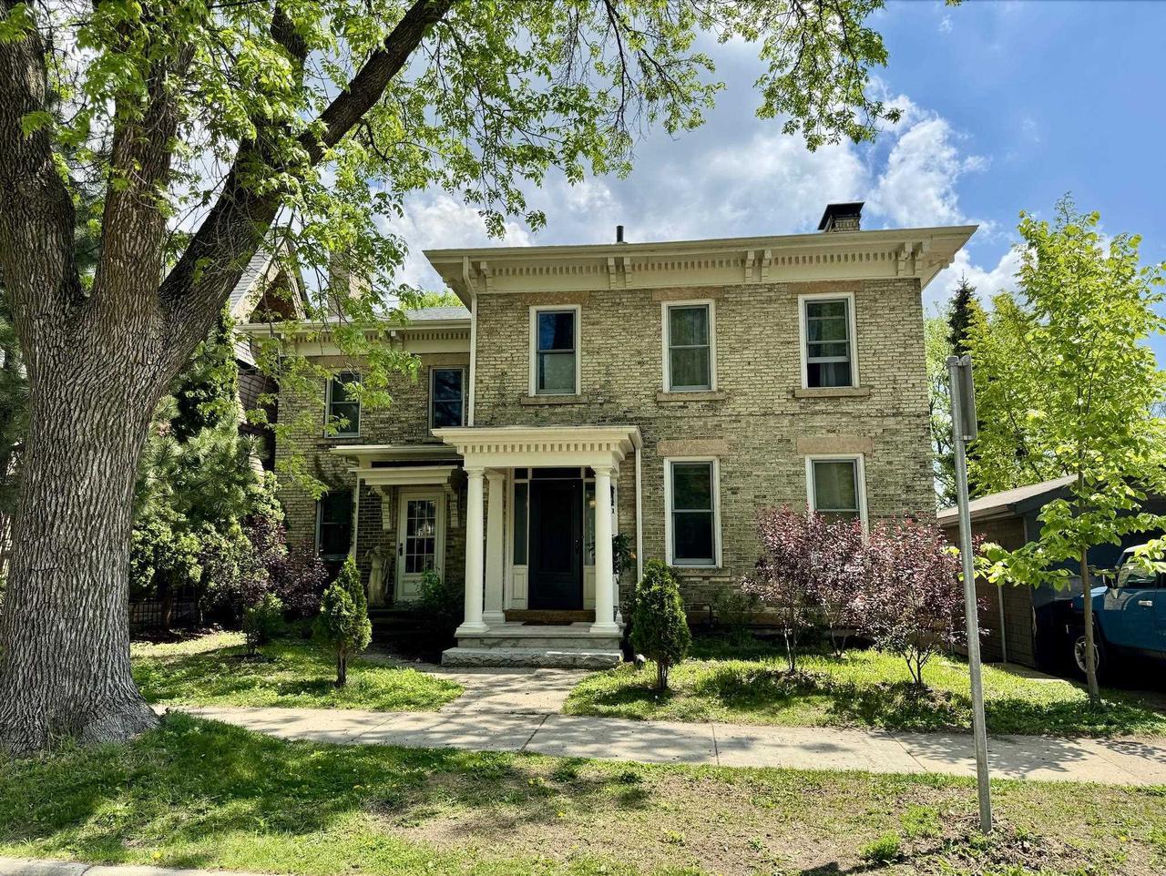 Property Photo:  811 Jenifer Street  WI 53703 