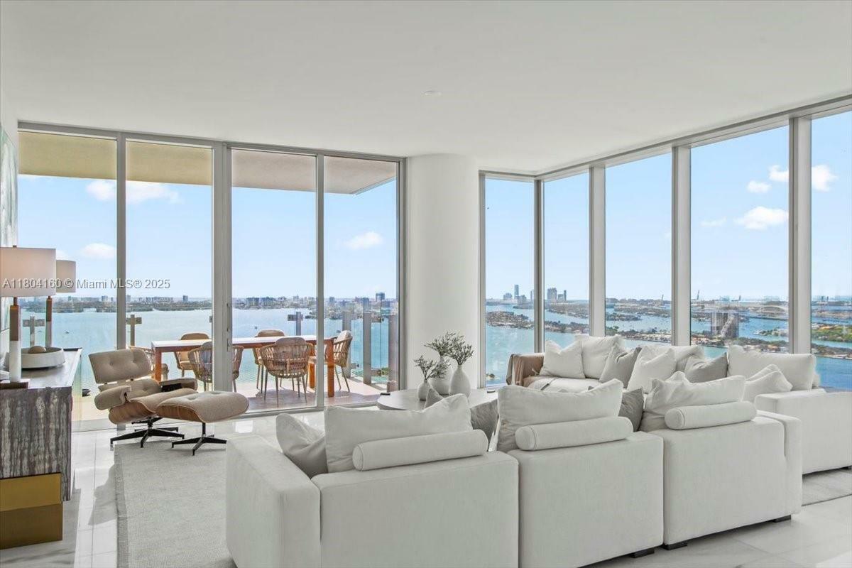 Property Photo: 700 NE 26th Ter 3903 FL 33137