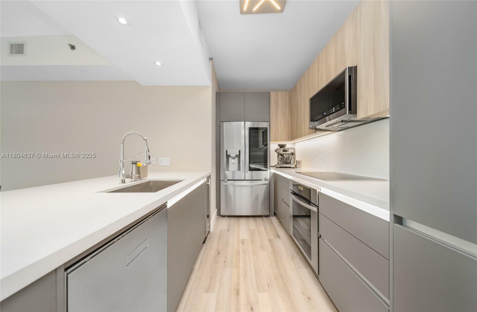 Property Photo: 951 Brickell Ave 2800 FL 33131