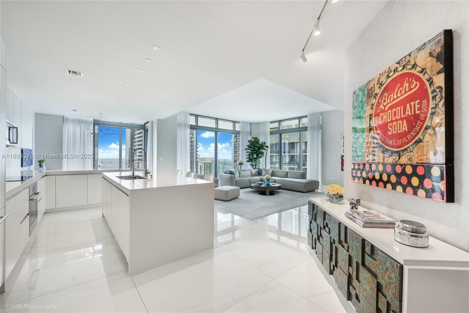 88 SW 7th St 4101  Miami FL 33130 photo