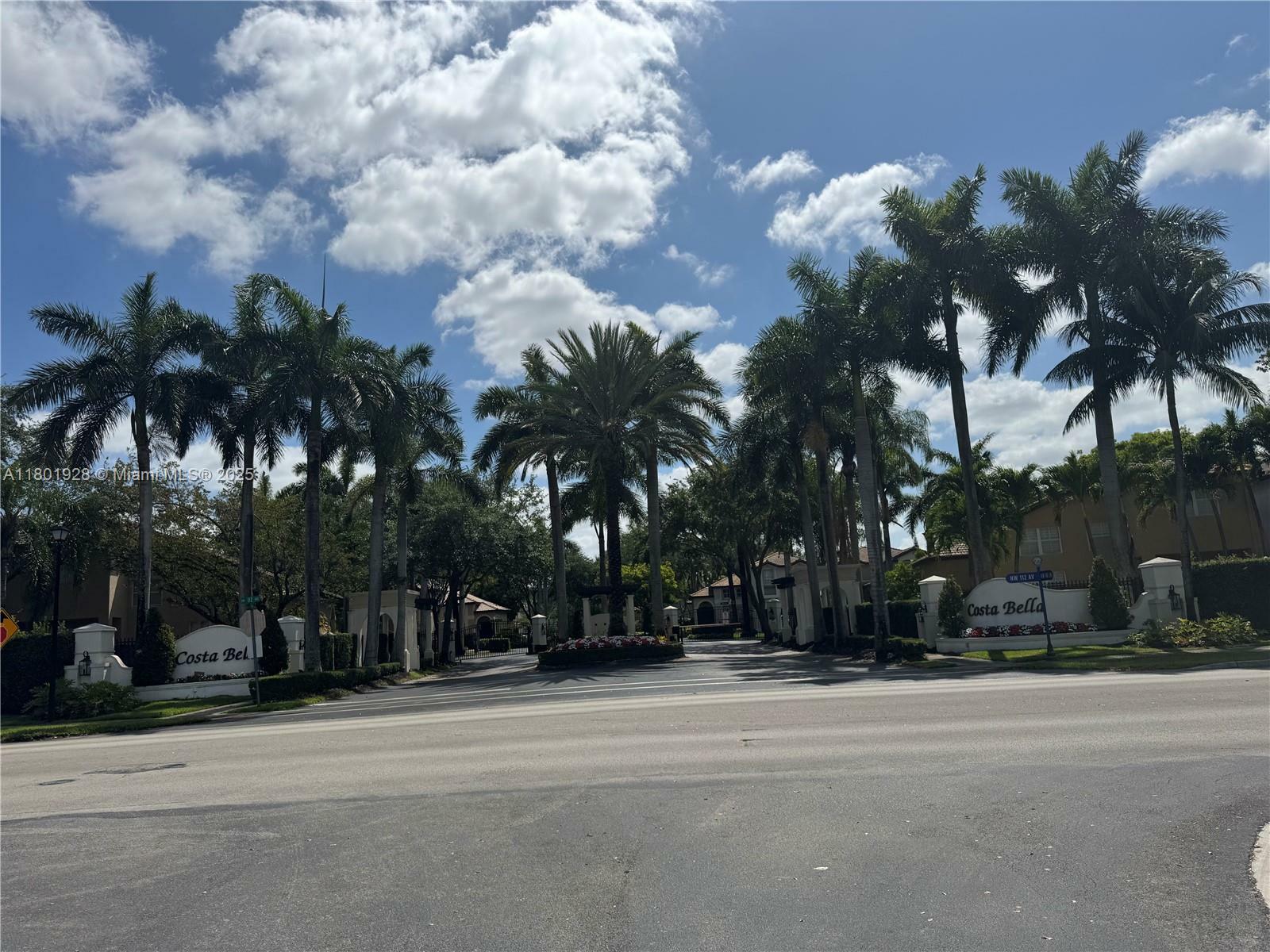 4892 NW 109th Pl  Doral FL 33178 photo