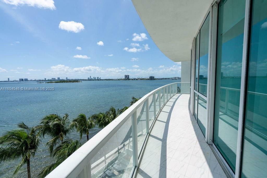 Property Photo: 665 NE 25th St 405 FL 33137