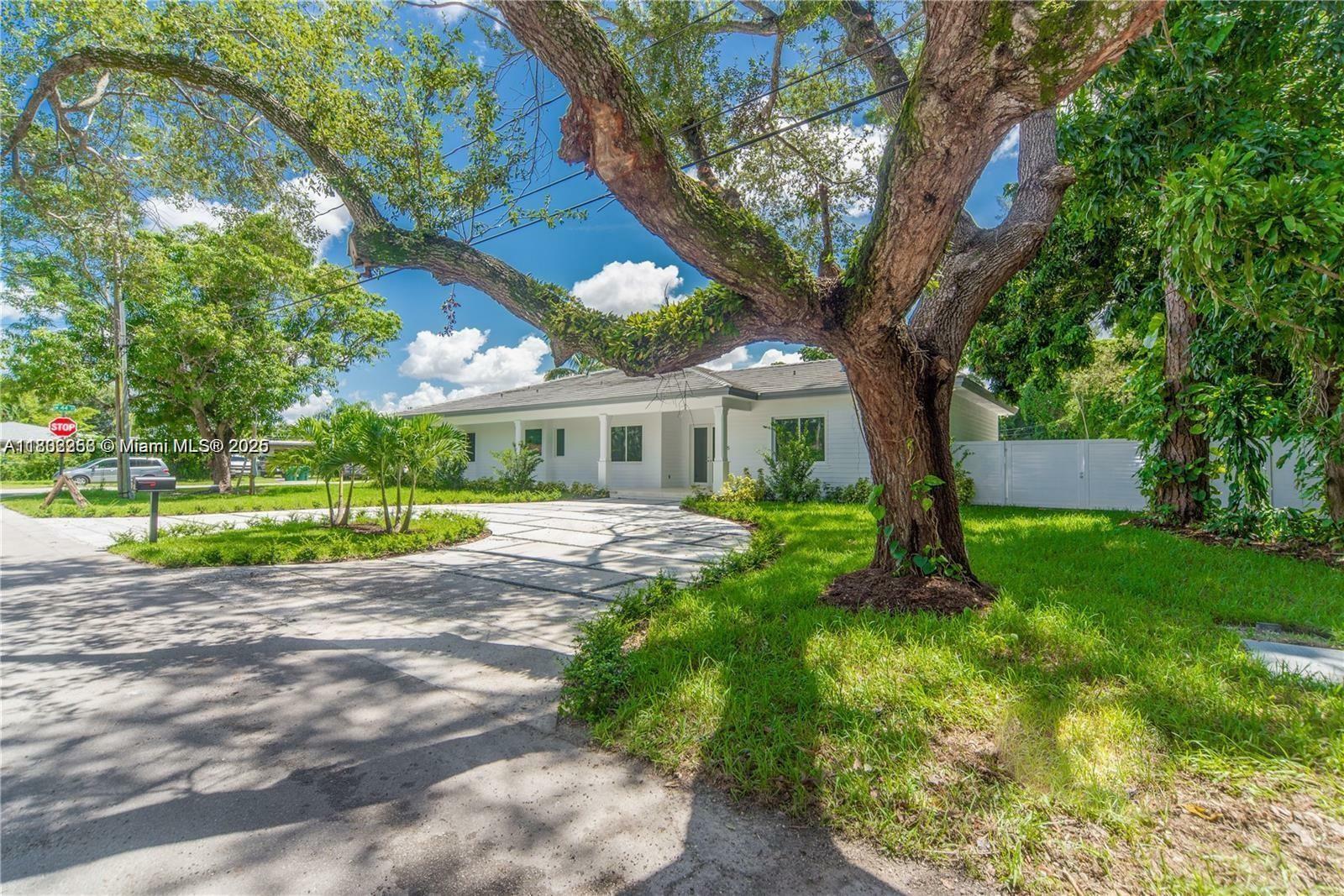 Property Photo: 4405 SW 64th Ct FL 33155