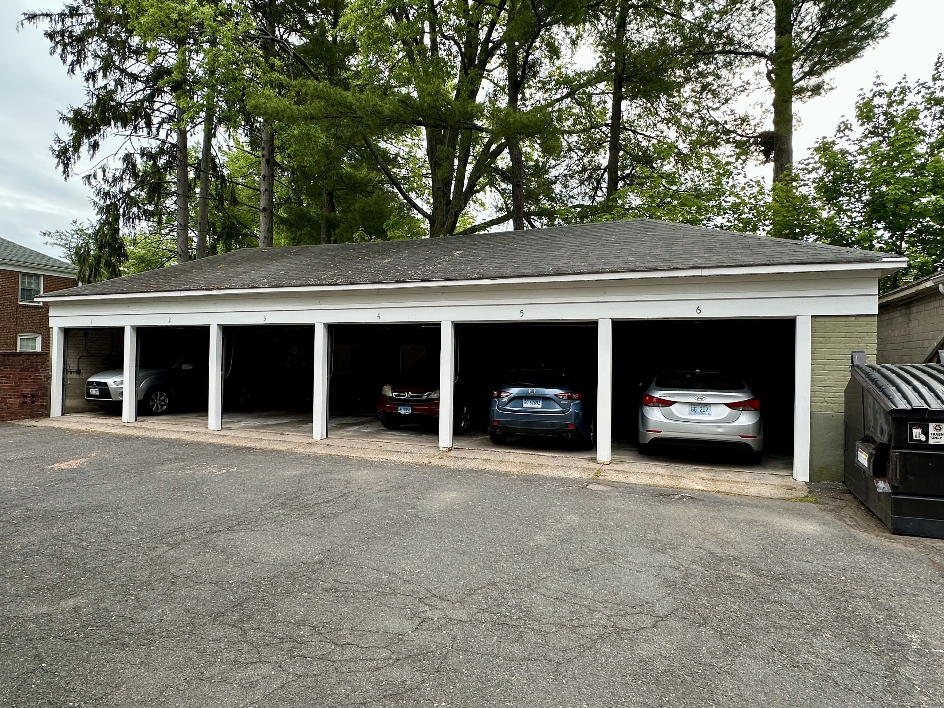 Property Photo: 40 Robin Road Apt 305 CT 06119