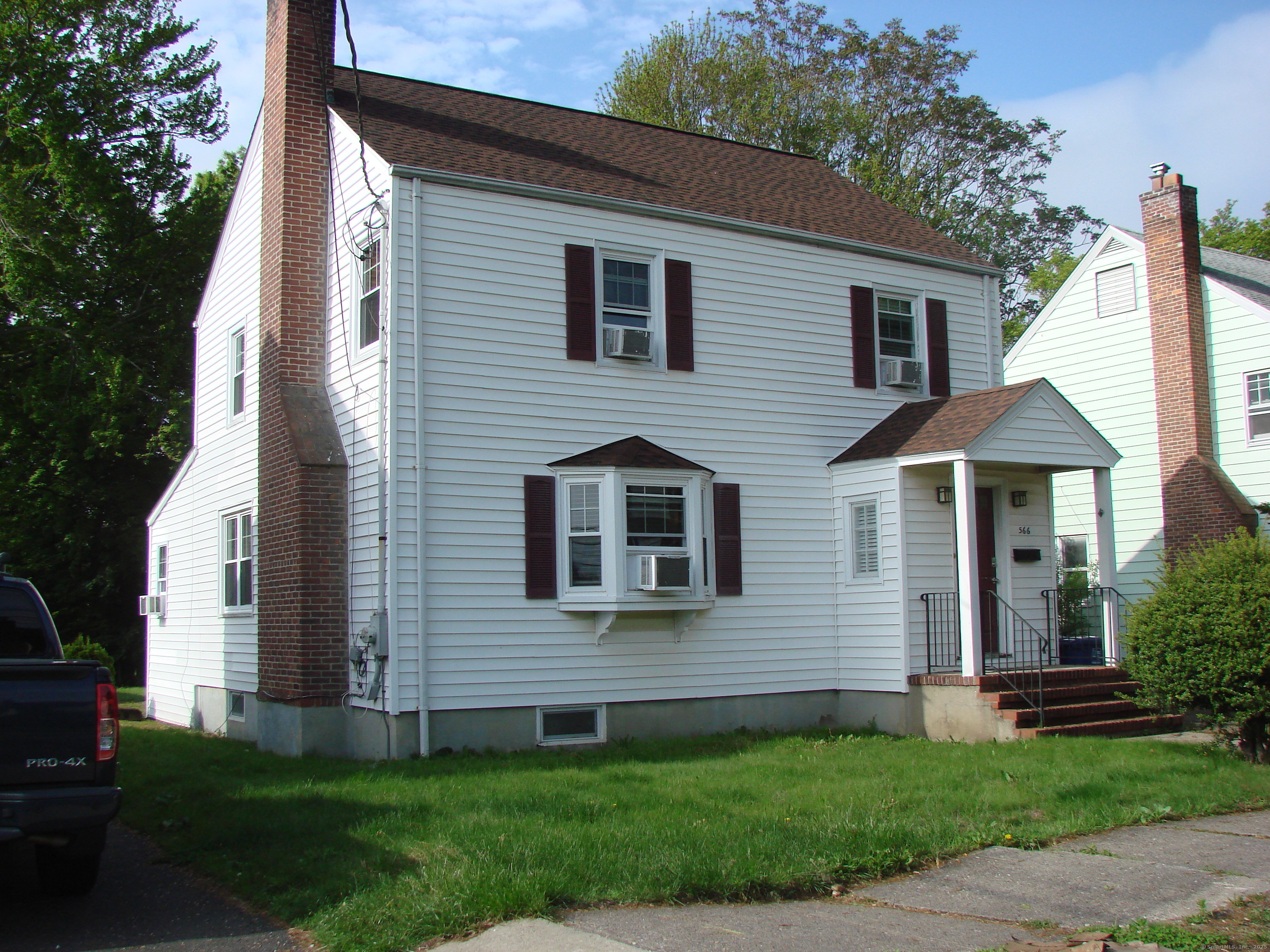 Property Photo: 566 Savoy Street CT 06606
