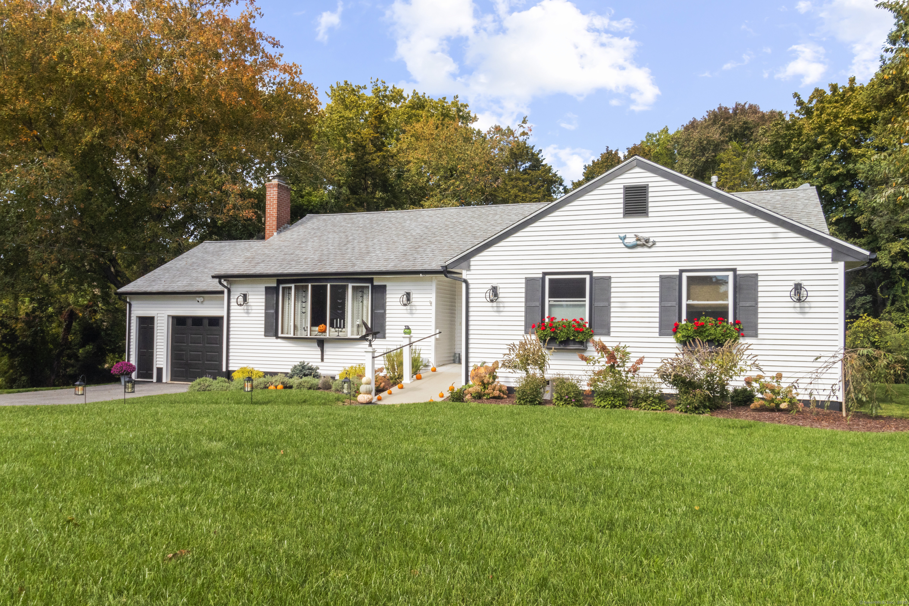 Property Photo:  218 Neck Road  CT 06443 