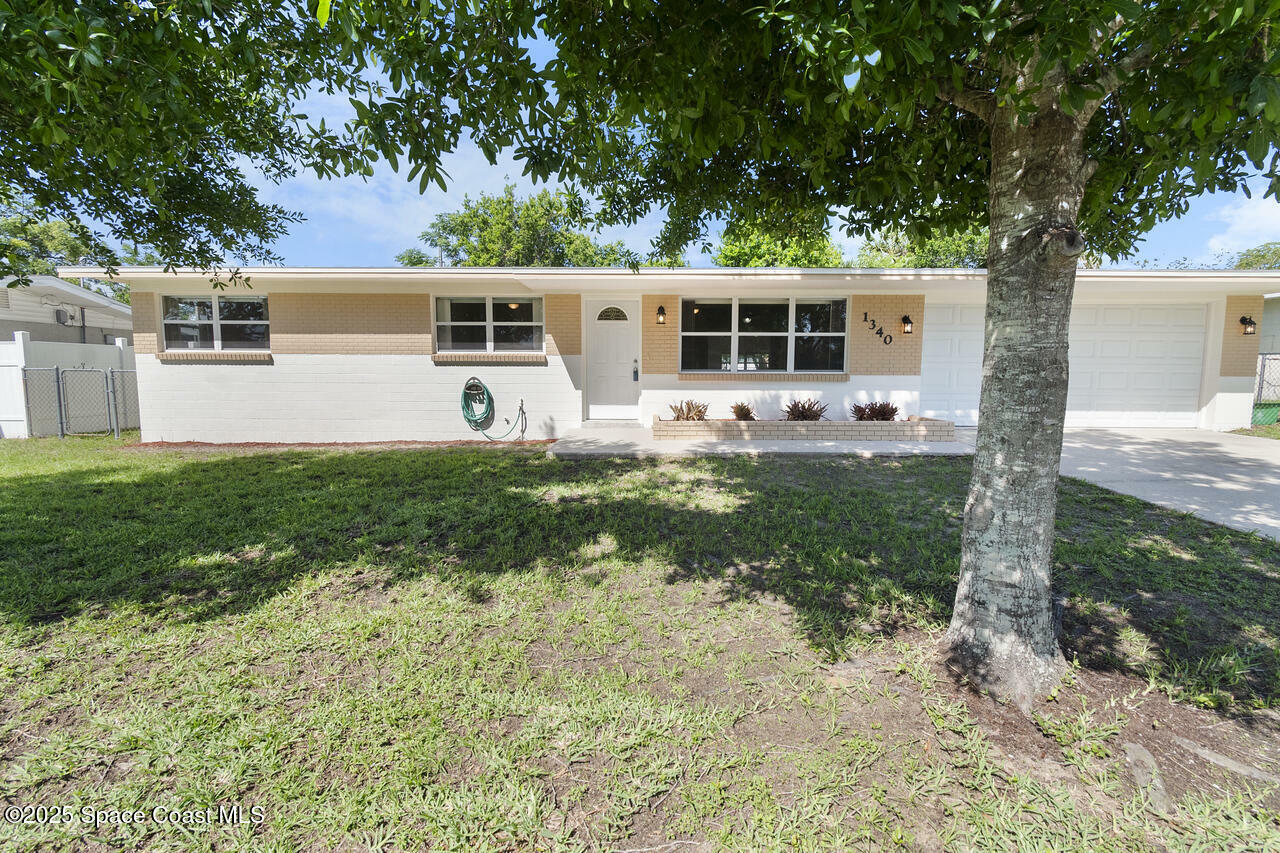 Property Photo: 1340 Continental Drive FL 32117
