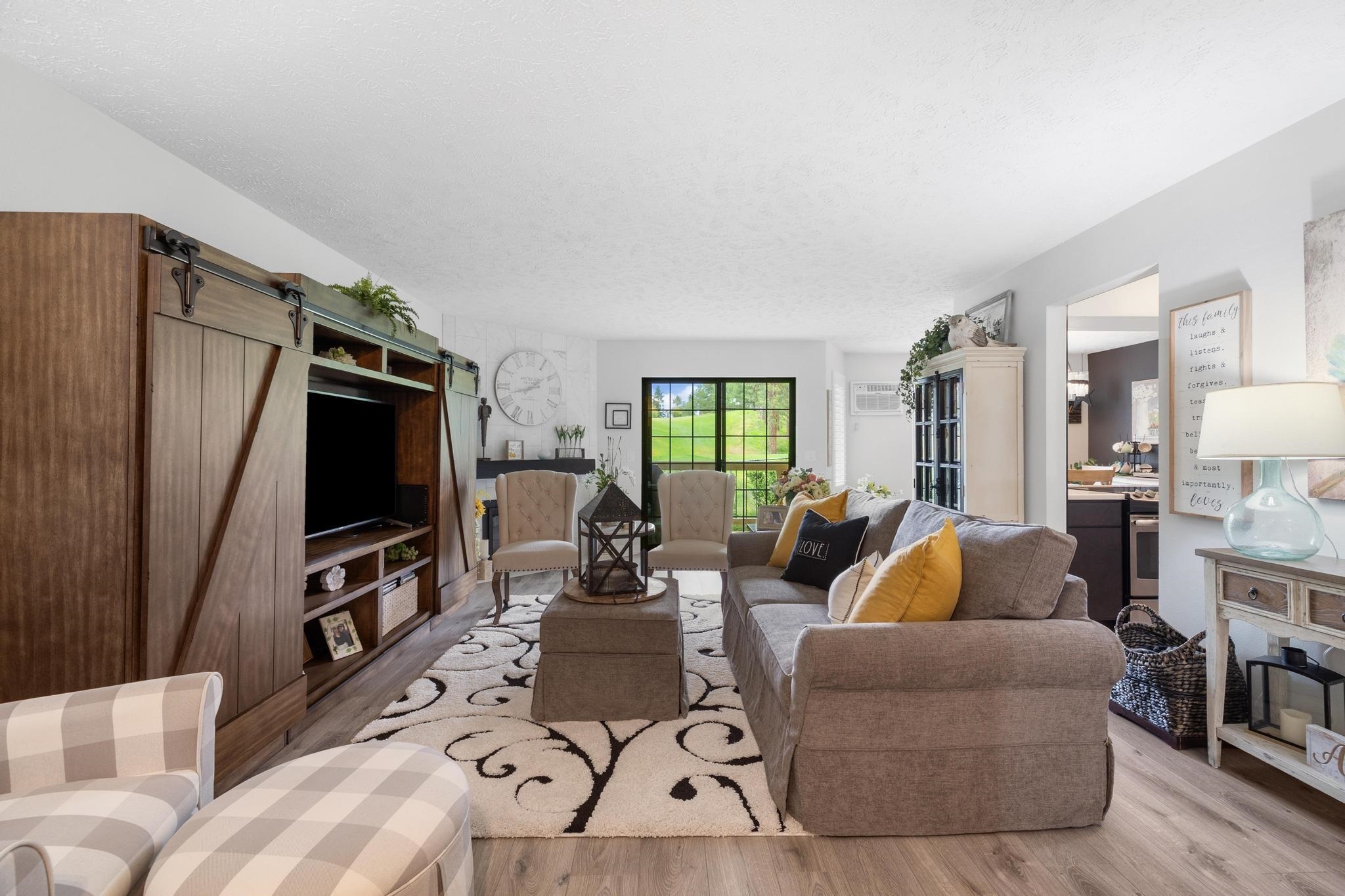 Property Photo:  101 S Neyland Ave #2  WA 99019 