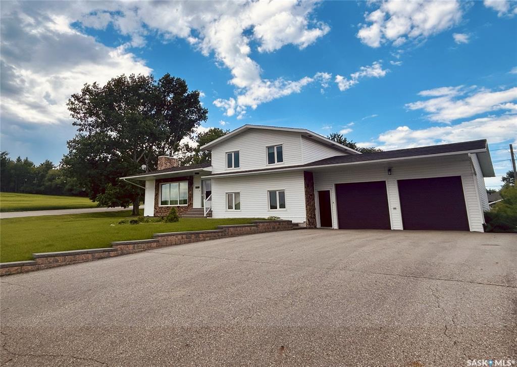 Property Photo: 507 1st Street E SK S0A 1W0
