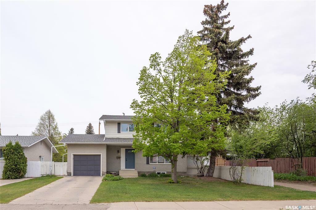Property Photo: 35 Tucker Crescent SK S7H 3H4