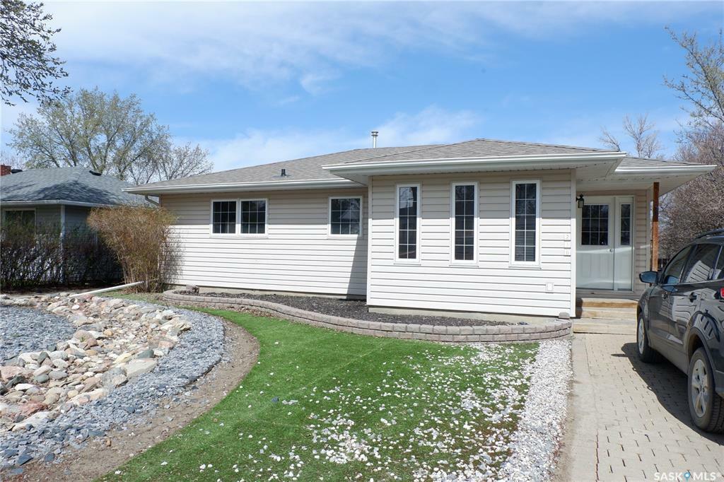 216 Dominion Road  Assiniboia SK S0H 0B0 photo