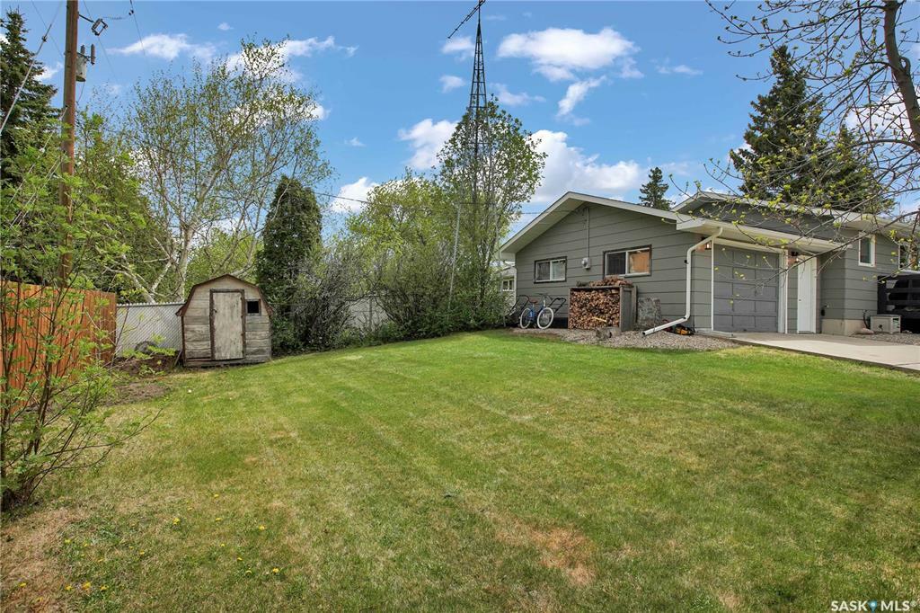 Property Photo: 5008 Neufeld Avenue SK S0K 4R0