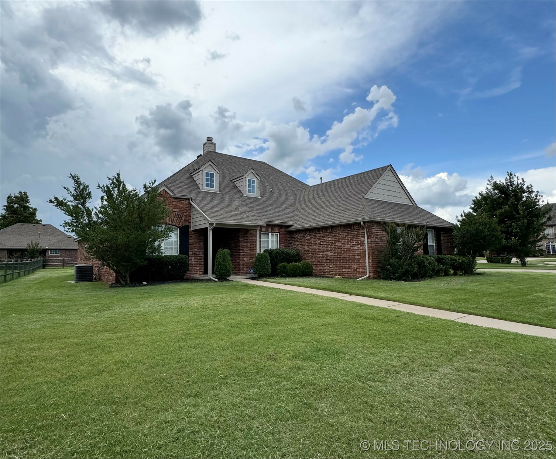 Property Photo: 2000 W Vail Street OK 74012
