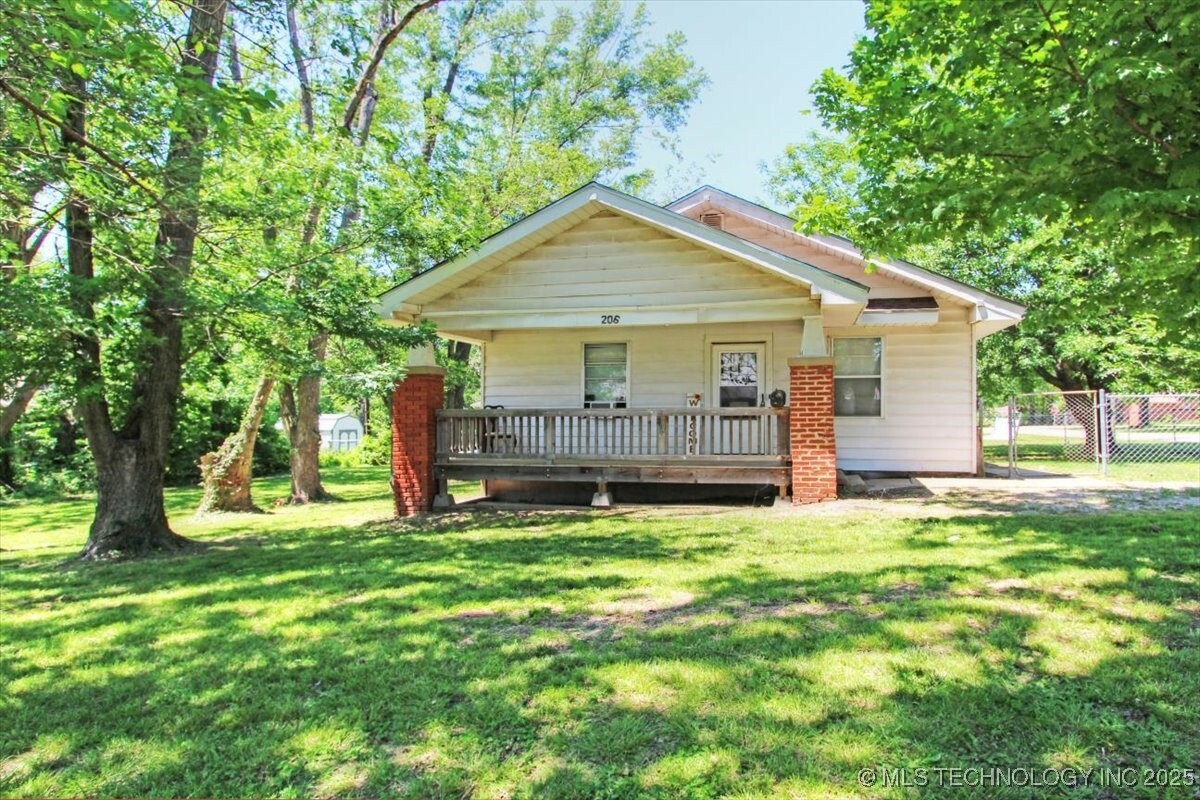 Property Photo: 206 S Hickory Street OK 74048
