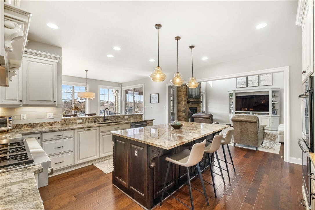 Property Photo: 347 Buckingham Dr PA 15367