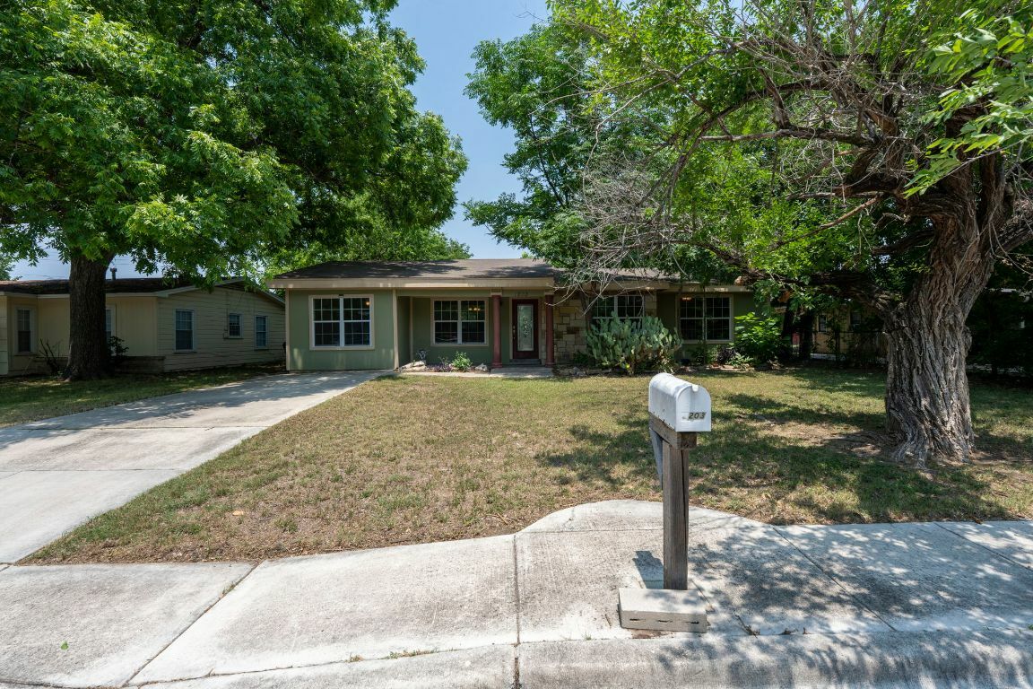 Property Photo: 1203 Haynes Street TX 78666