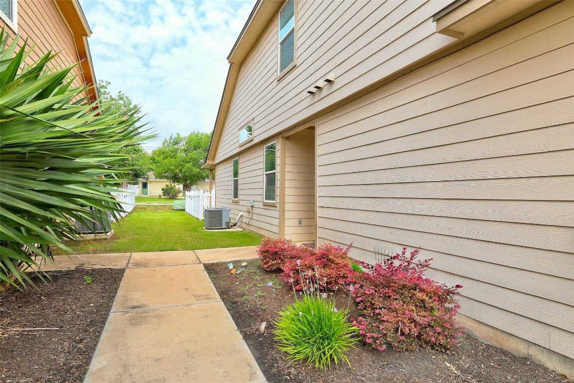 Property Photo: 711 Rolling Oak Drive 106 TX 78664