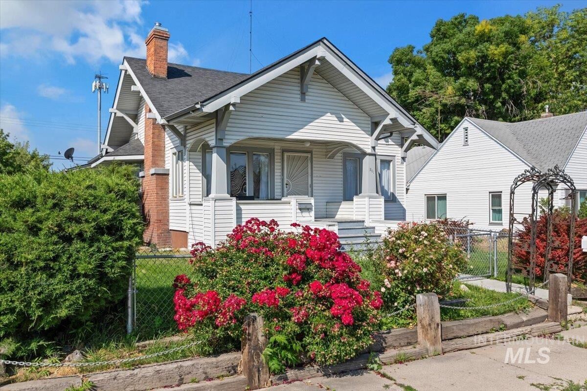 Property Photo: 201 9th Ave N ID 83316