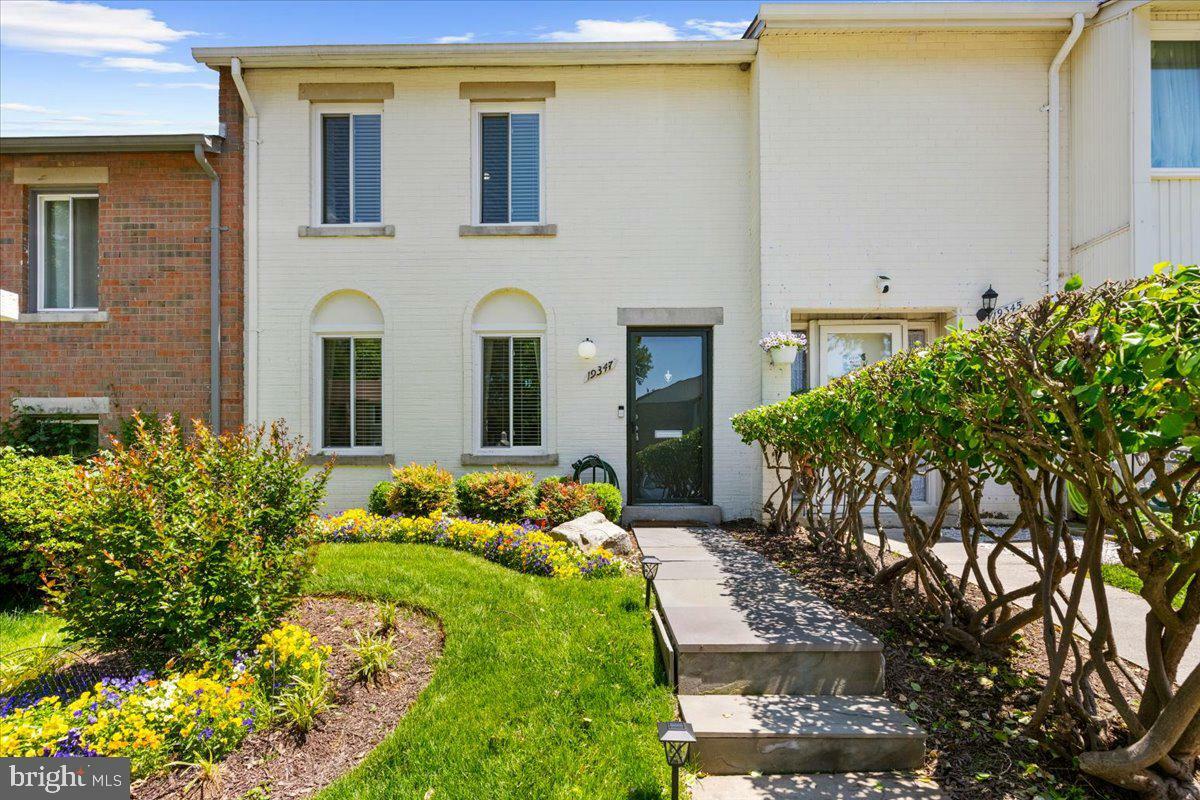 Property Photo: 19347 Keymar Way MD 20886