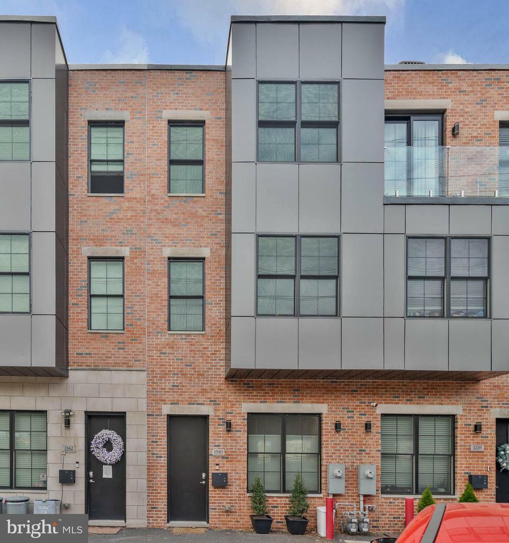 1540 S 25th Street  Philadelphia PA 19146 photo