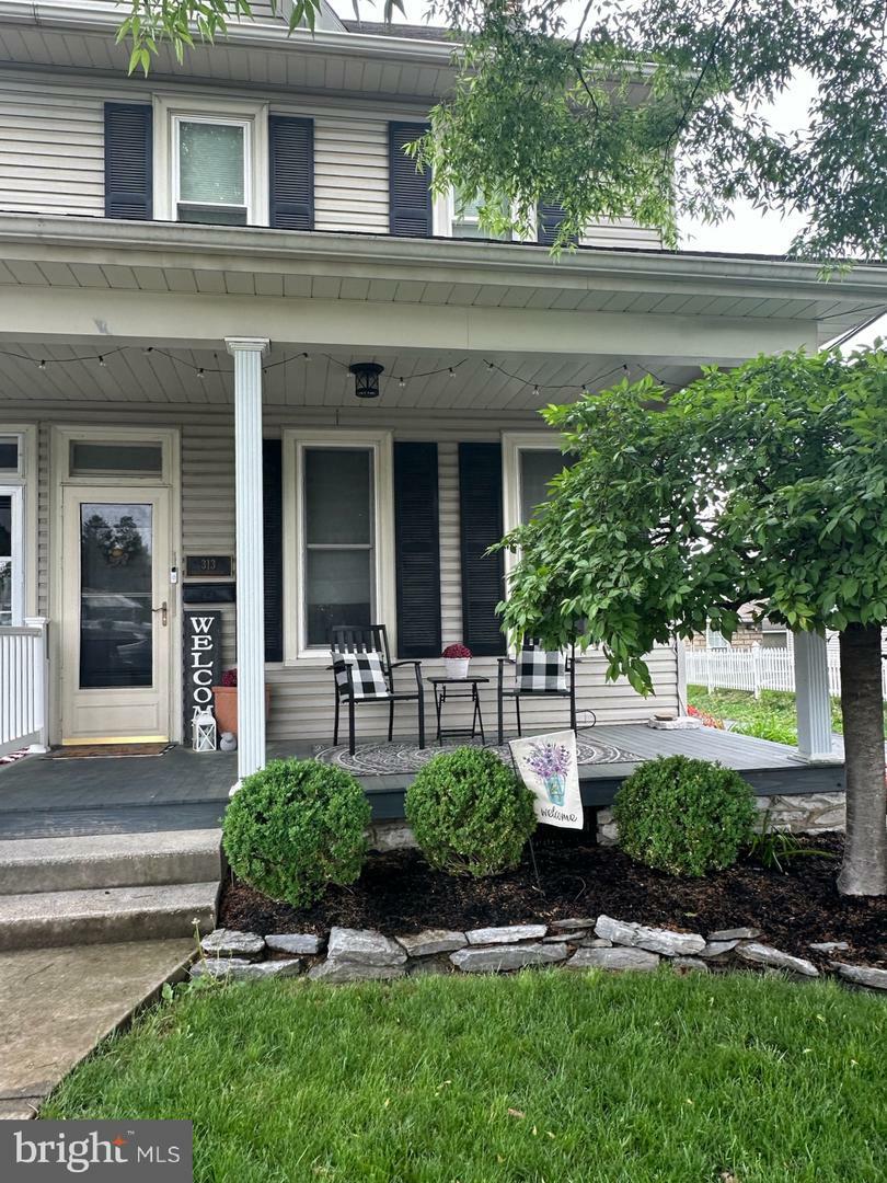 Property Photo: 313 E Cherry Street PA 17078