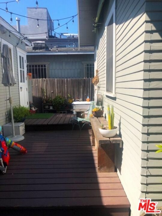 Property Photo: 529 Grand Blvd CA 90291
