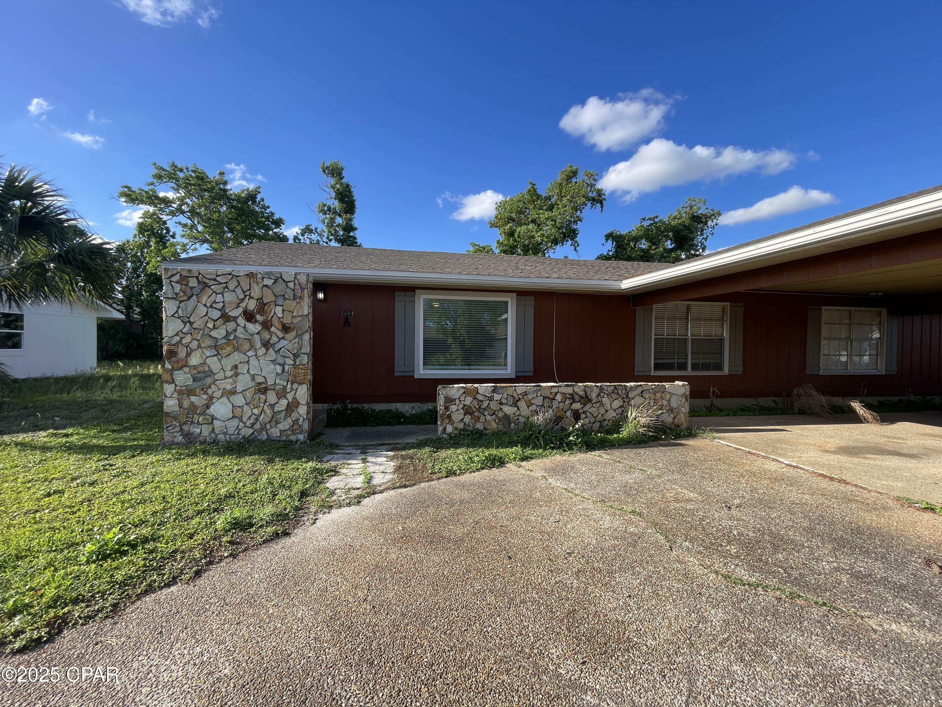 Property Photo: 2014 W 23rd Court A FL 32405